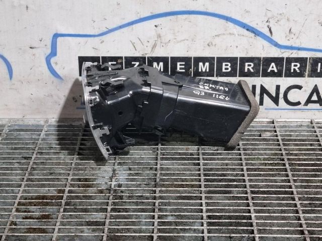 bontott AUDI Q3 Középső Szellőző