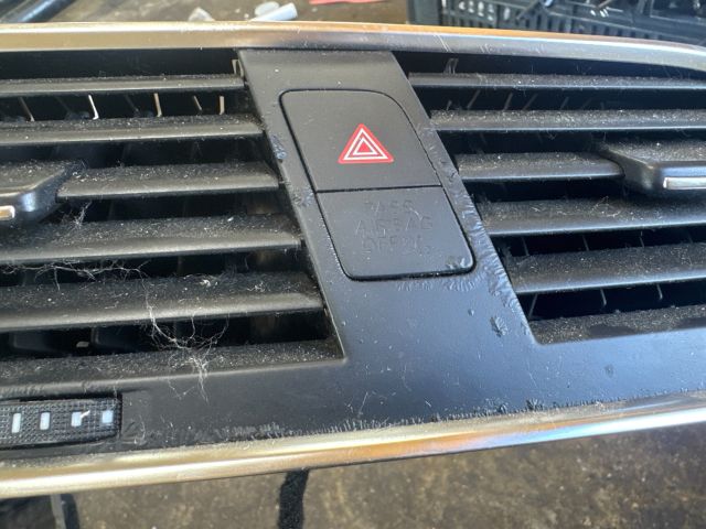 bontott AUDI Q3 Középső Szellőző