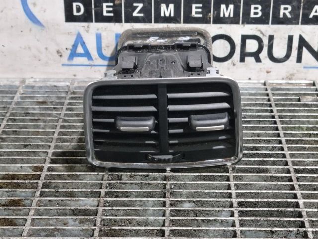 bontott AUDI Q3 Középső Szellőző