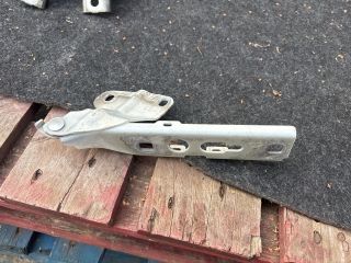 bontott AUDI Q3 Motorháztető Bal Zsanér