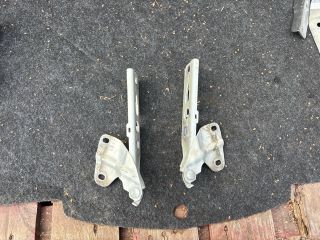 bontott AUDI Q3 Motorháztető Bal Zsanér