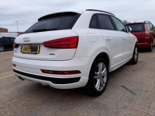 bontott AUDI Q3 Motorháztető Jobb Zsanér