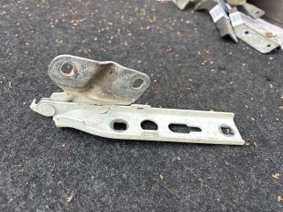 bontott AUDI Q3 Motorháztető Jobb Zsanér