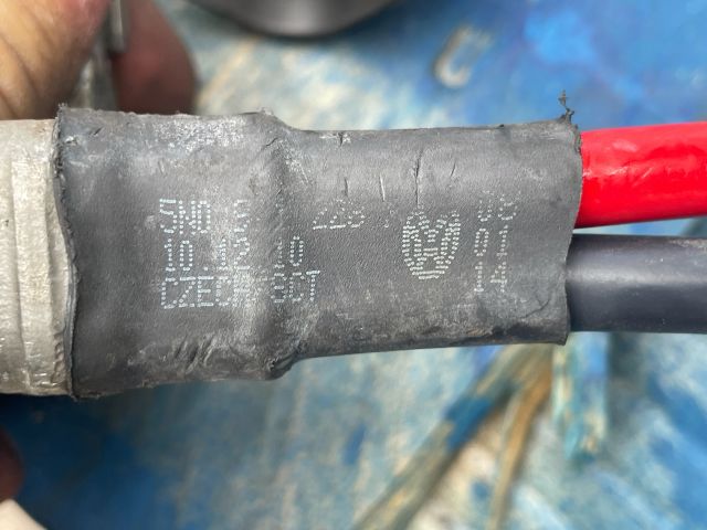 bontott AUDI Q3 Pozitív Kábel