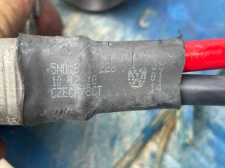 bontott AUDI Q3 Pozitív Kábel