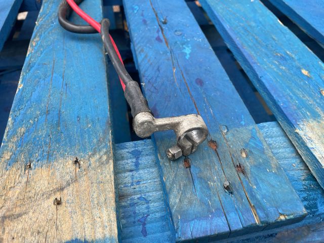 bontott AUDI Q3 Pozitív Kábel