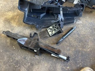 bontott AUDI Q3 Szerszámkészlet