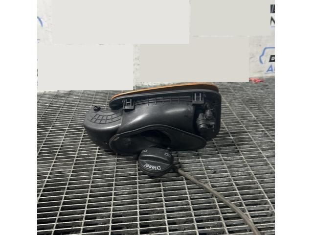 bontott AUDI Q3 Tankajtó