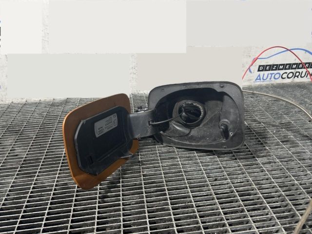 bontott AUDI Q3 Tankajtó