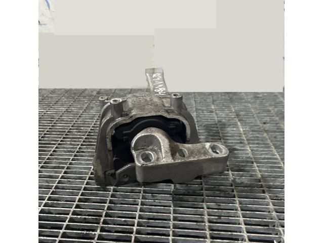 bontott AUDI Q3 Tartó Bak