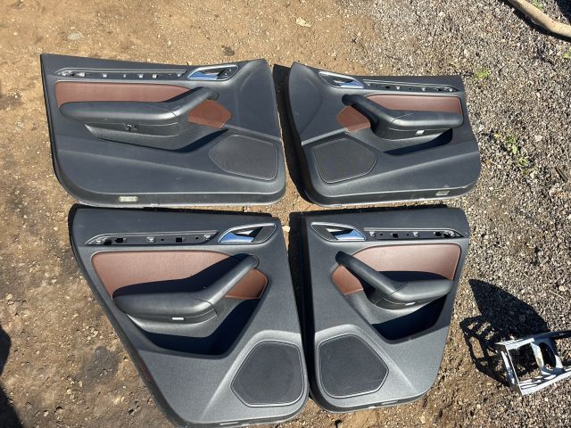 bontott AUDI Q3 Ülés és Ajtókárpit Szett