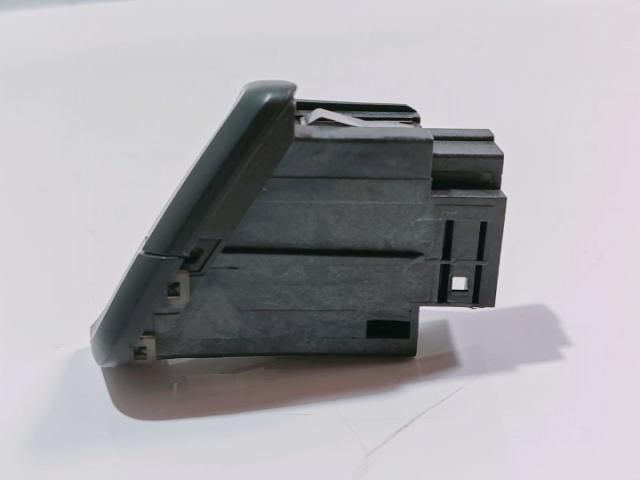 bontott AUDI Q3 Vészvillogó Kapcsoló