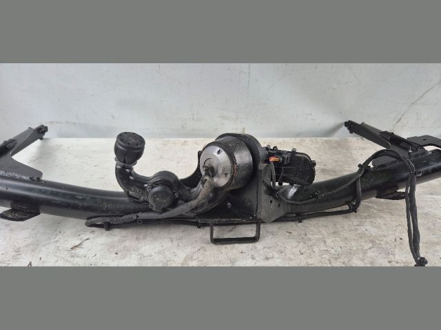 bontott AUDI Q3 Vonóhorog