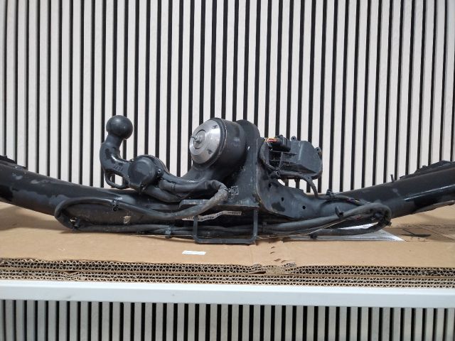 bontott AUDI Q3 Vonóhorog