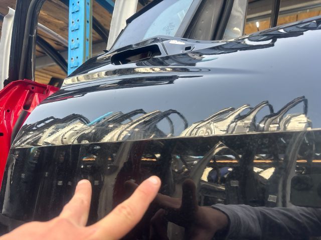 bontott AUDI Q4 Bal első Ajtó (Üres lemez)