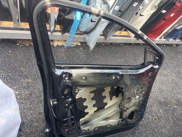 bontott AUDI Q4 Bal első Ajtó (Üres lemez)