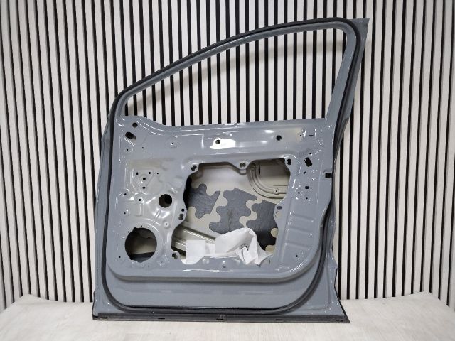 bontott AUDI Q4 Jobb első Ajtó (Üres lemez)