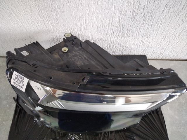 bontott AUDI Q4 Jobb Fényszóró