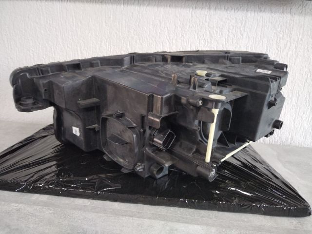 bontott AUDI Q4 Jobb Fényszóró