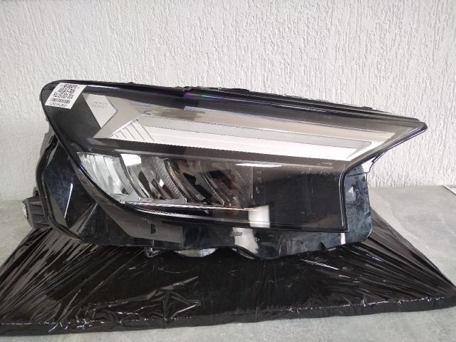 bontott AUDI Q4 Jobb Fényszóró