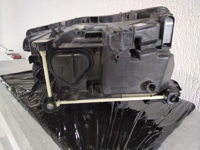 bontott AUDI Q4 Jobb Fényszóró