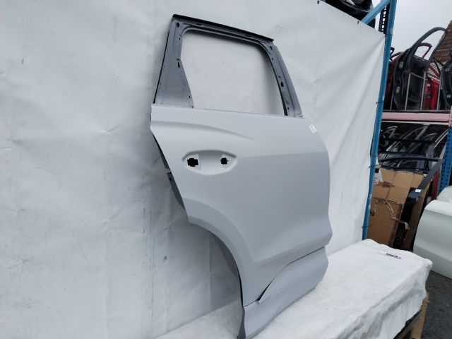 bontott AUDI Q4 Jobb hátsó Ajtó (Üres lemez)