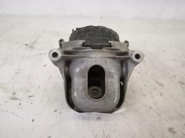 bontott AUDI Q5 Motor Tartó Bak (Pozíciófüggetlen)