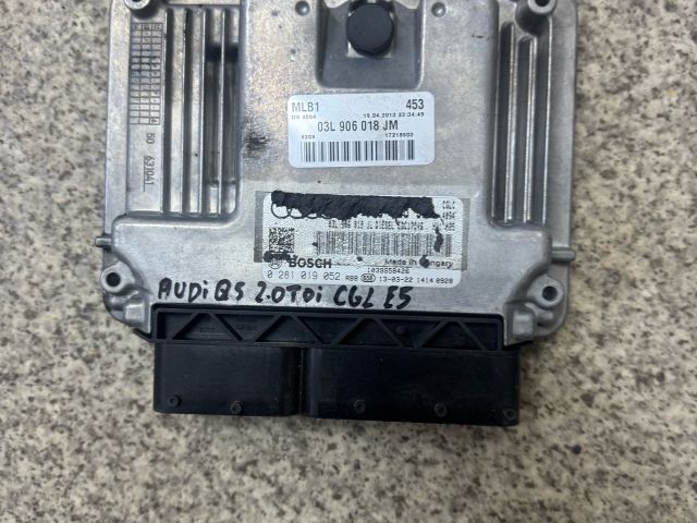 bontott AUDI Q5 Motorvezérlő