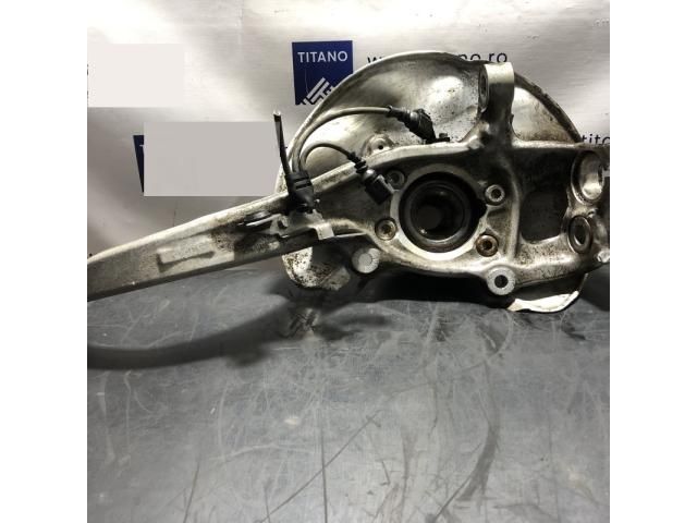 bontott AUDI Q5 Bal első Csonkállvány