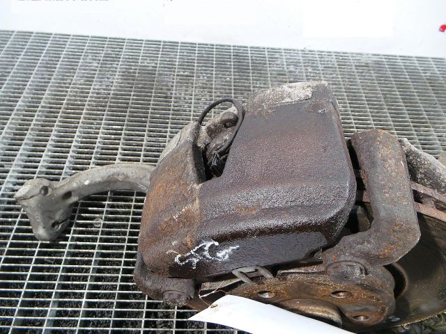 bontott AUDI Q5 Bal első Féknyereg Munkahengerrel