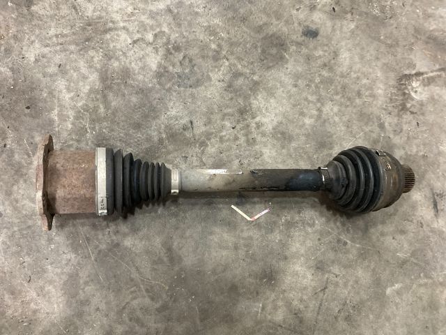 bontott AUDI Q5 Bal Féltengely