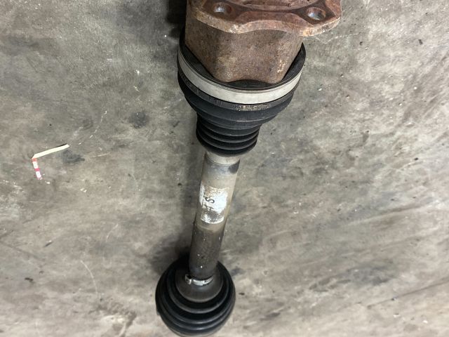 bontott AUDI Q5 Bal Féltengely