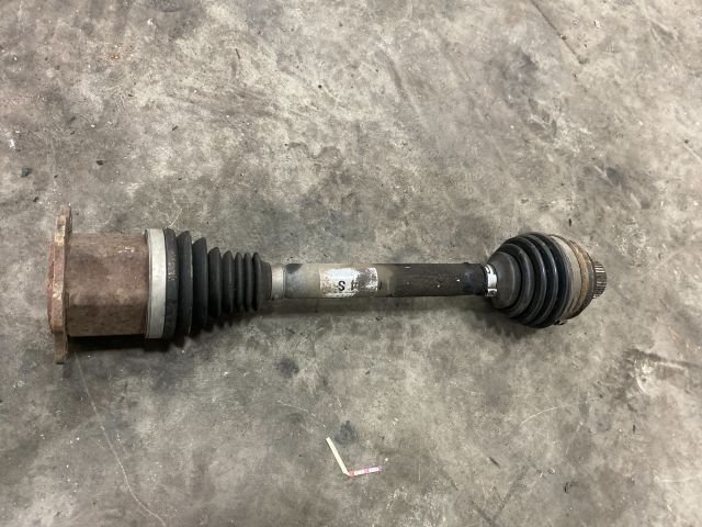 bontott AUDI Q5 Bal Féltengely