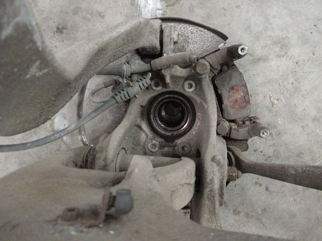 bontott AUDI Q5 Bal hátsó Csonkállvány