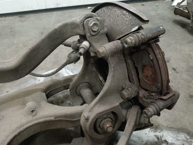 bontott AUDI Q5 Bal hátsó Csonkállvány