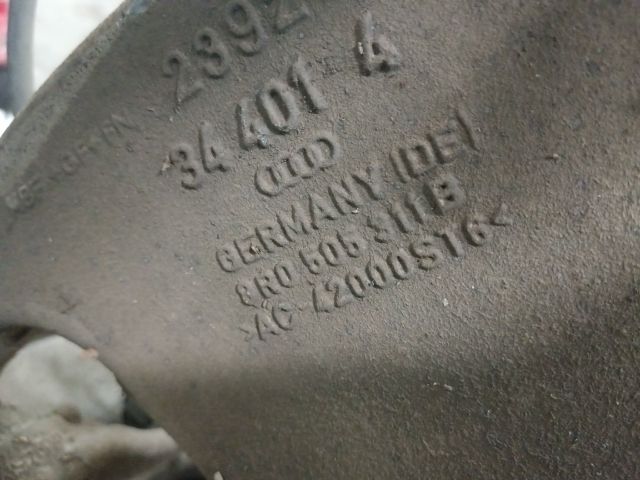 bontott AUDI Q5 Bal hátsó Csonkállvány