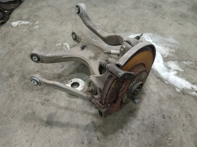 bontott AUDI Q5 Bal hátsó Csonkállvány