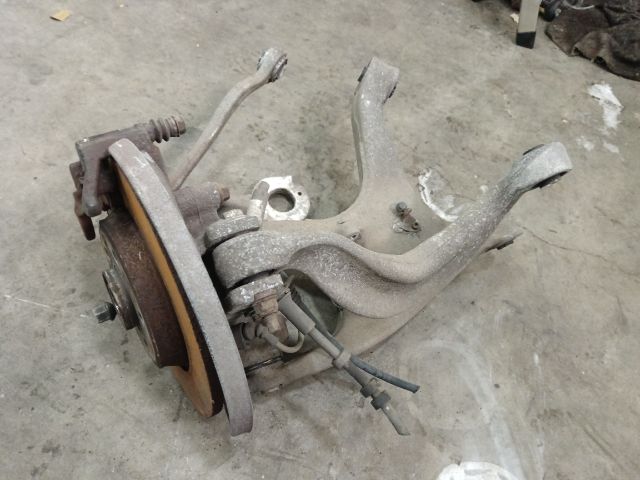 bontott AUDI Q5 Bal hátsó Csonkállvány