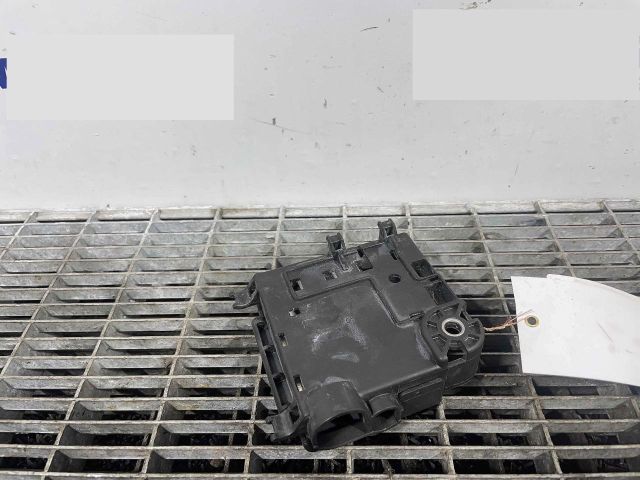 bontott AUDI Q5 Biztosítéktábla Motortér