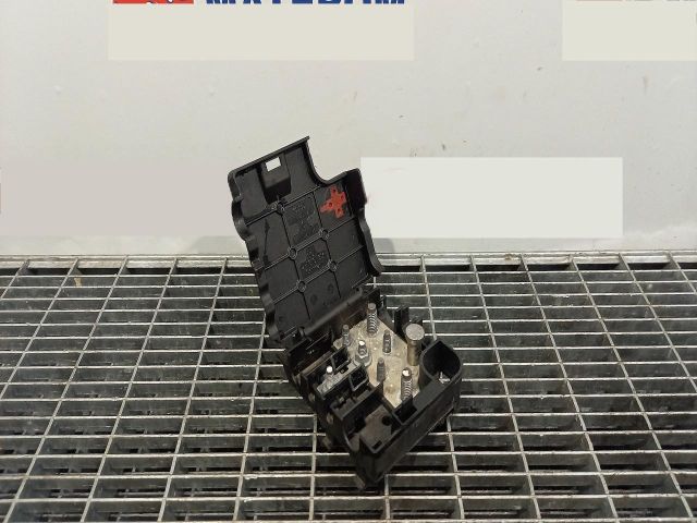 bontott AUDI Q5 Biztosítéktábla Motortér