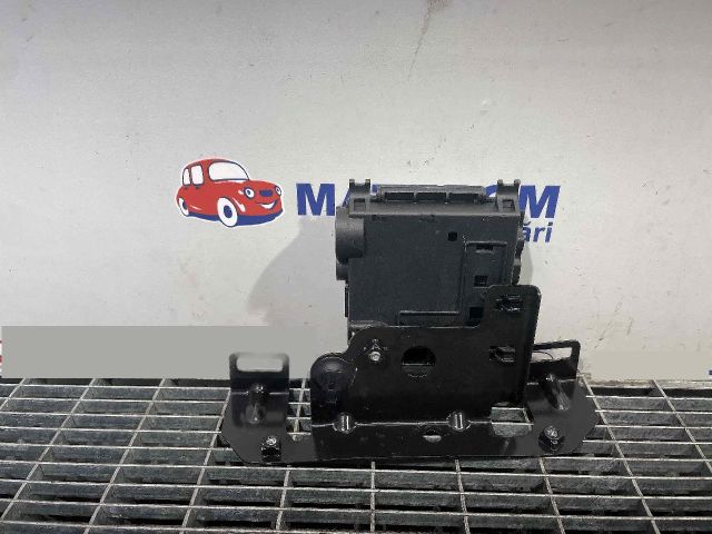 bontott AUDI Q5 Biztosítéktábla Motortér