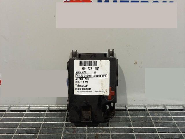 bontott AUDI Q5 Biztosítéktábla Motortér