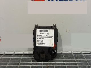 bontott AUDI Q5 Biztosítéktábla Motortér