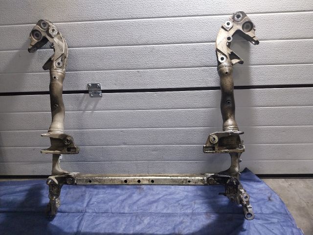 bontott AUDI Q5 Első Bölcső