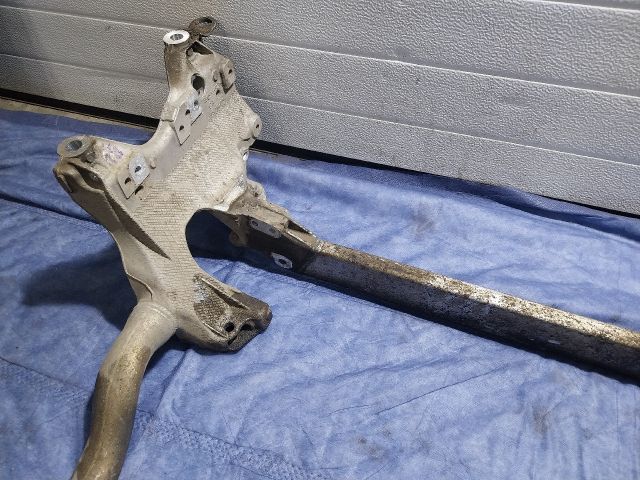 bontott AUDI Q5 Első Bölcső