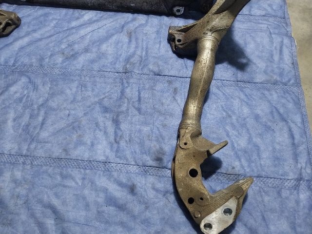 bontott AUDI Q5 Első Bölcső