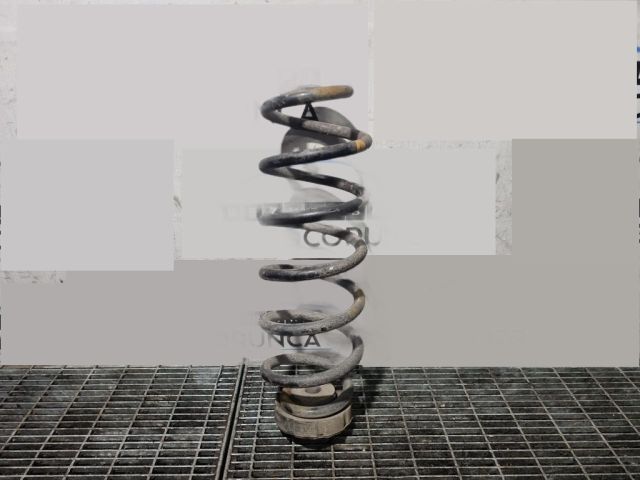 bontott AUDI Q5 Hátsó Rugó