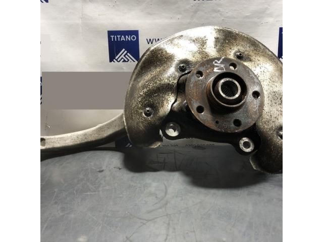 bontott AUDI Q5 Jobb első Csonkállvány