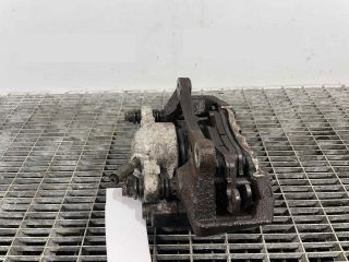 bontott AUDI Q5 Jobb első Féknyereg Munkahengerrel