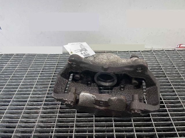 bontott AUDI Q5 Jobb első Féknyereg Munkahengerrel